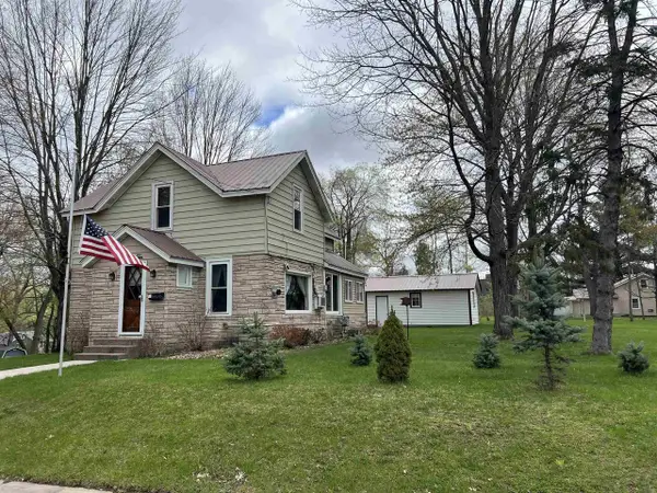 410 N FRANKLIN STREET, Waupaca, WI 54981