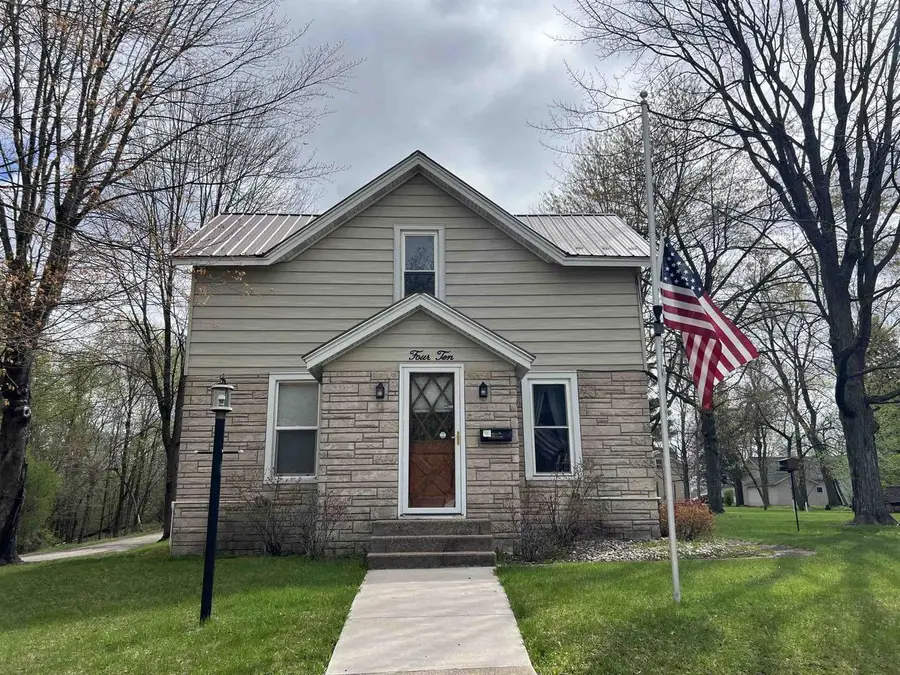 410 N FRANKLIN STREET, Waupaca, WI 54981 - #2