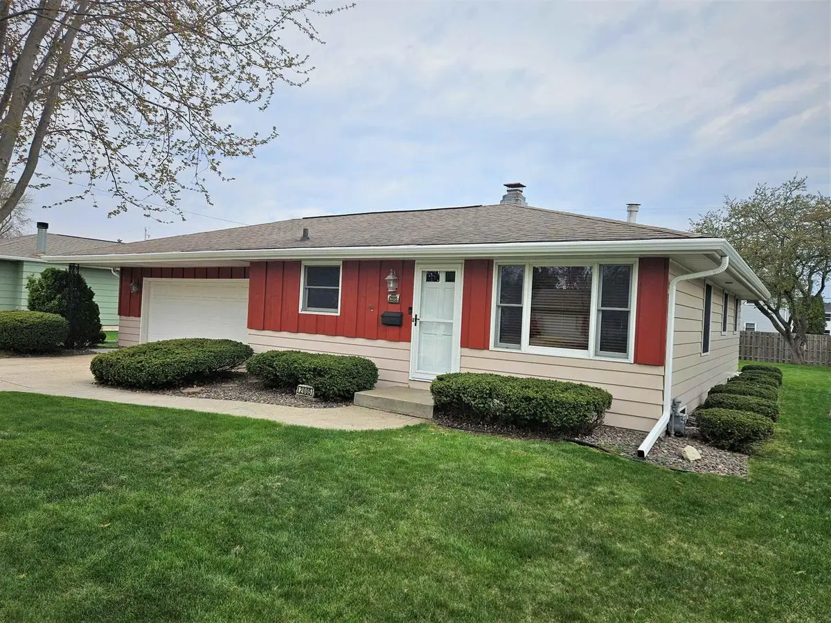 2005 OAK STREET, Oshkosh, WI 54901 - #1