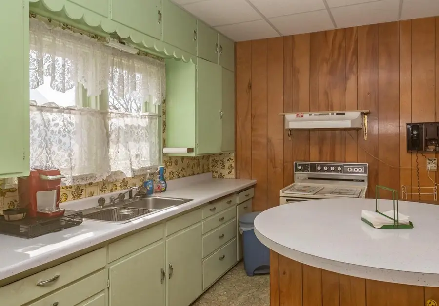 320 E PARK STREET, Neshkoro, WI 54960 - #2