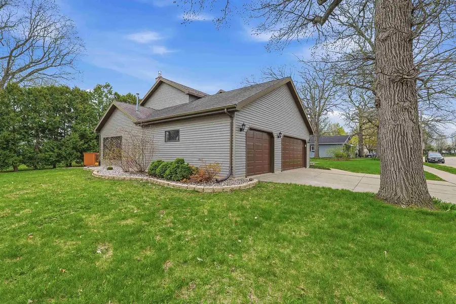 1630 MARICOPA DRIVE, Oshkosh, WI 54904 - #3