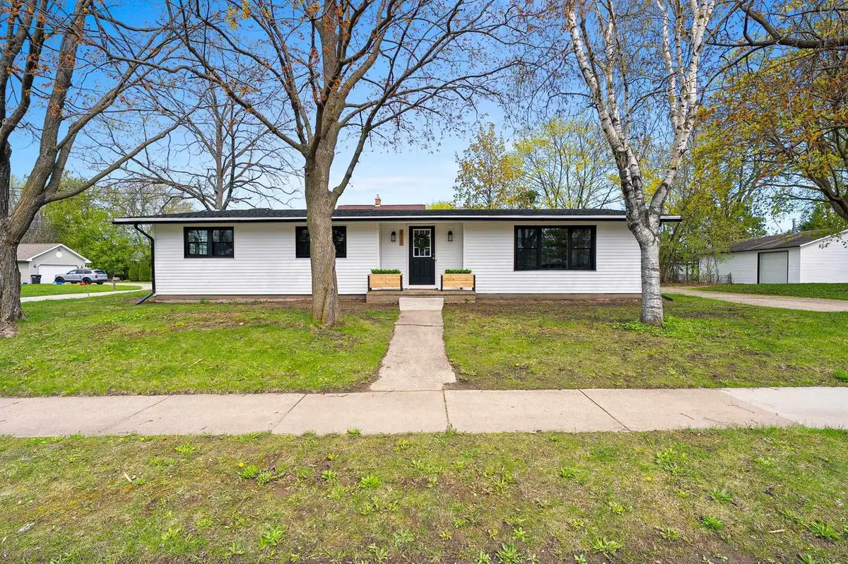 2120 CRANE STREET, Oshkosh, WI 54901 - #1