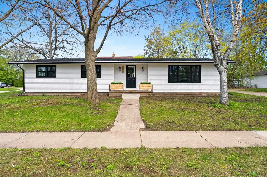 2120 CRANE STREET, Oshkosh, WI 54901 - #2