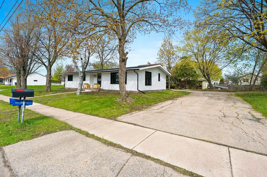 2120 CRANE STREET, Oshkosh, WI 54901 - #3