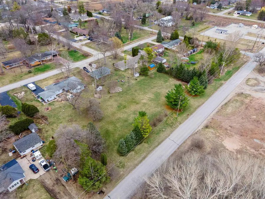 2525 BREEZEWOOD LANE, Neenah, WI 54956 - #2