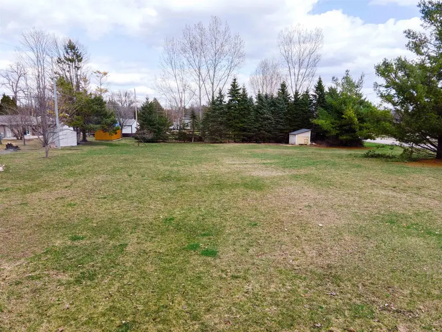 2525 BREEZEWOOD LANE, Neenah, WI 54956 - #3