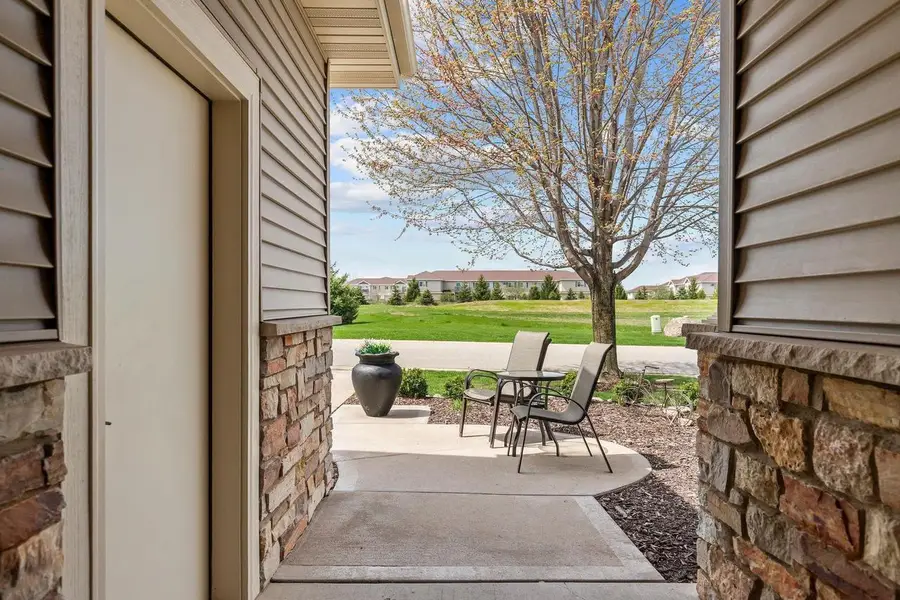 1355 PRAIRIE LAKE CIRCLE, Neenah, WI 54956 - #3