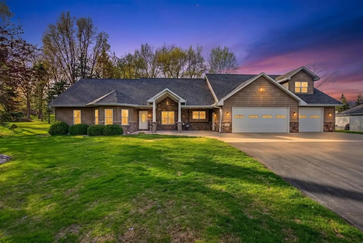 1216 E APPLE CREEK ROAD, Appleton, WI 54913 - #1