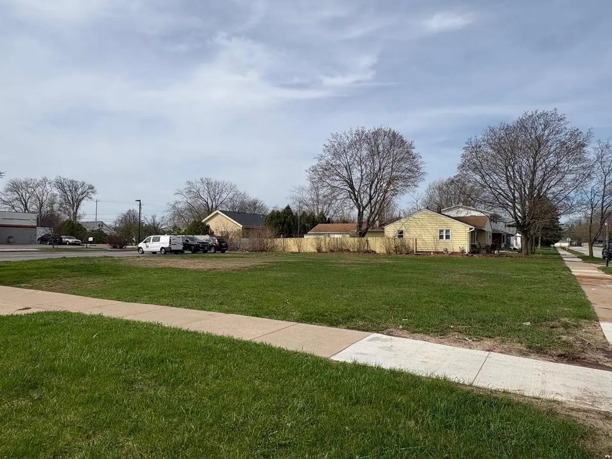 123 N SAWYER STREET, Oshkosh, WI 54902 - #1