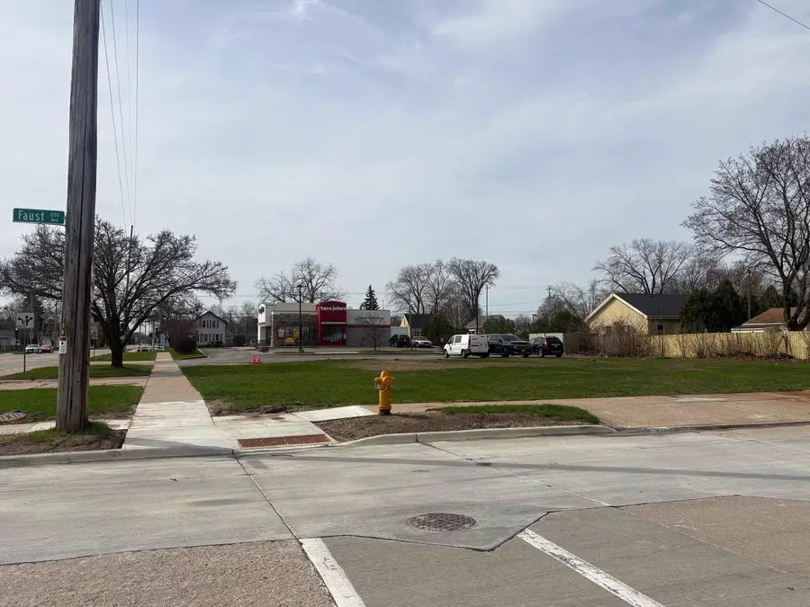 123 N SAWYER STREET, Oshkosh, WI 54902 - #2