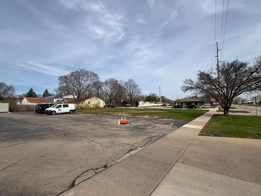 123 N SAWYER STREET, Oshkosh, WI 54902 - #3