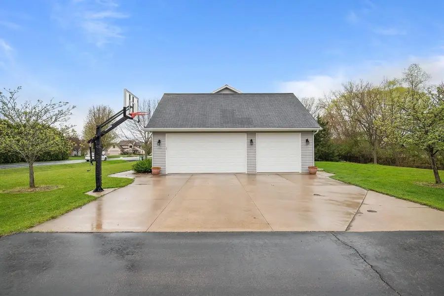 3663 HICKORY RIDGE ROAD, Oshkosh, WI 54904 - #3