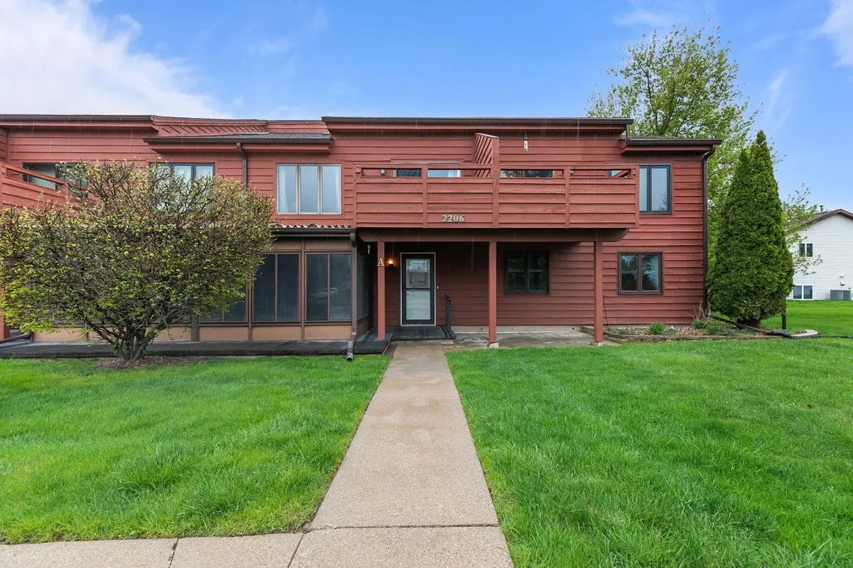 2206 MEADOWBROOK COURT, Oshkosh, WI 54904 - #1