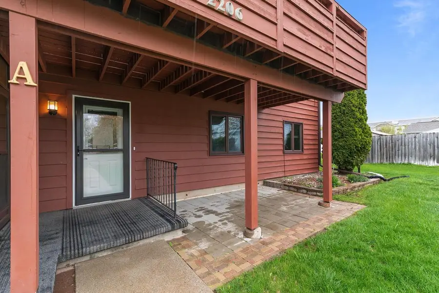2206 MEADOWBROOK COURT, Oshkosh, WI 54904 - #3
