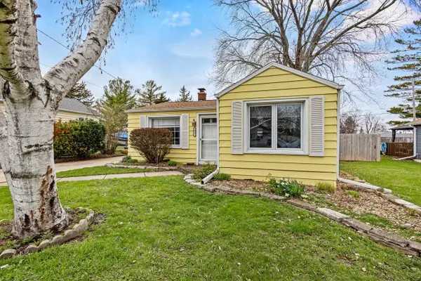 427 N LARK STREET, Oshkosh, WI 54902