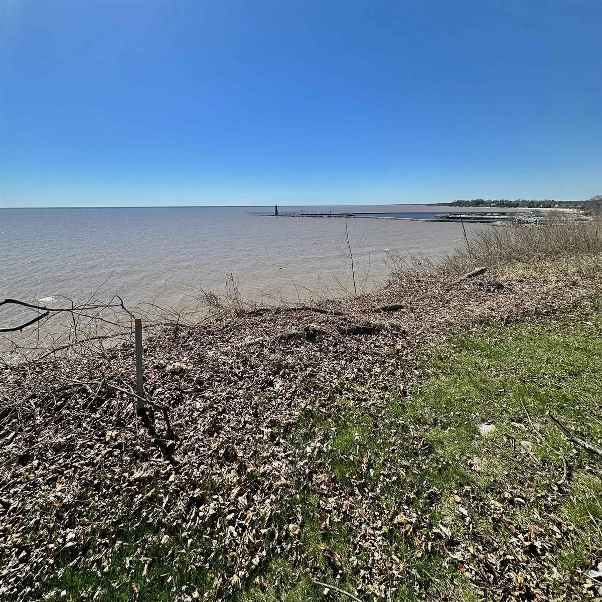 216 LAKEVIEW DRIVE, Algoma, WI 54201 - #1