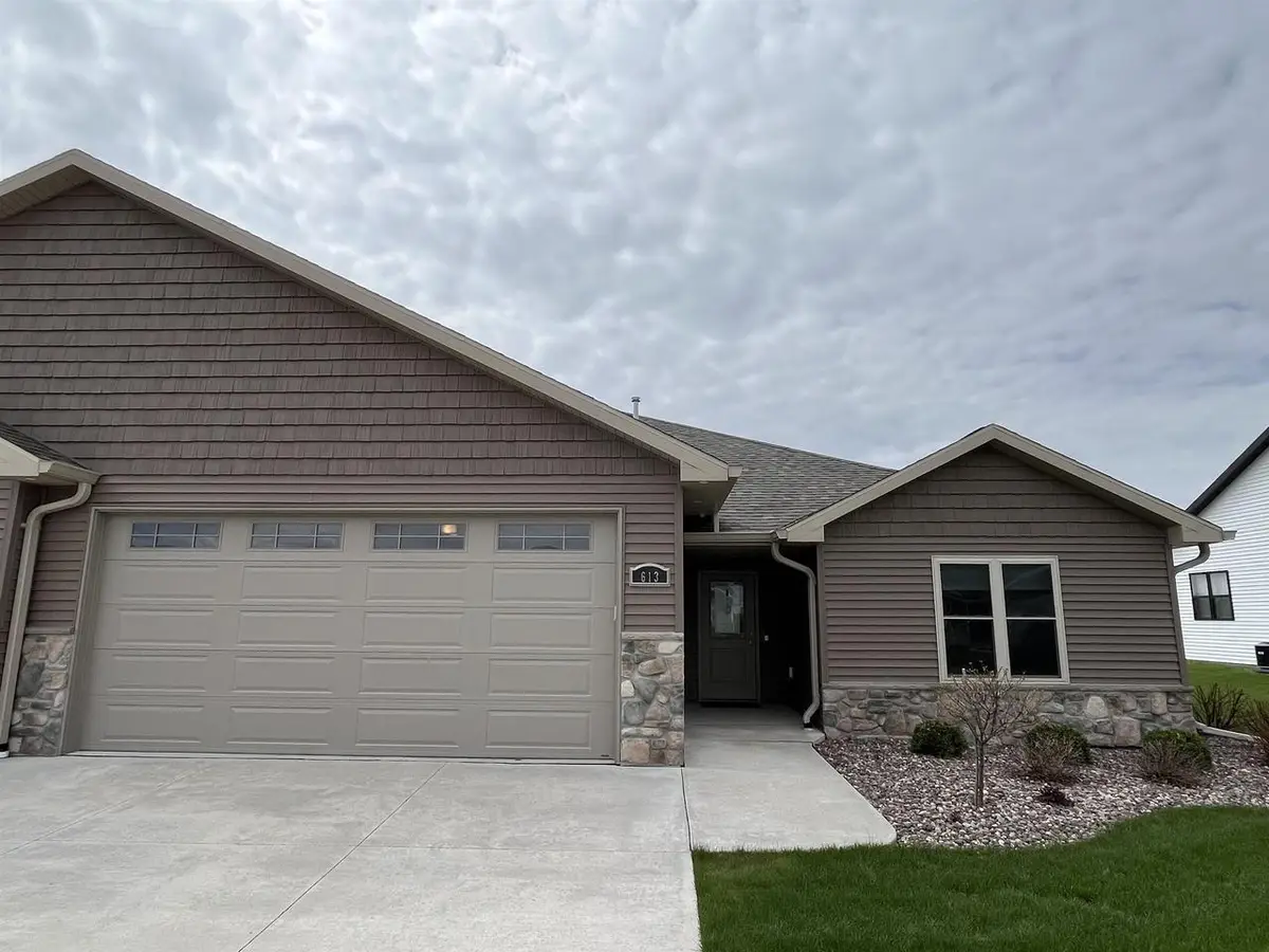 613 HAMMEN COURT, Kaukauna, WI 54130 - #1