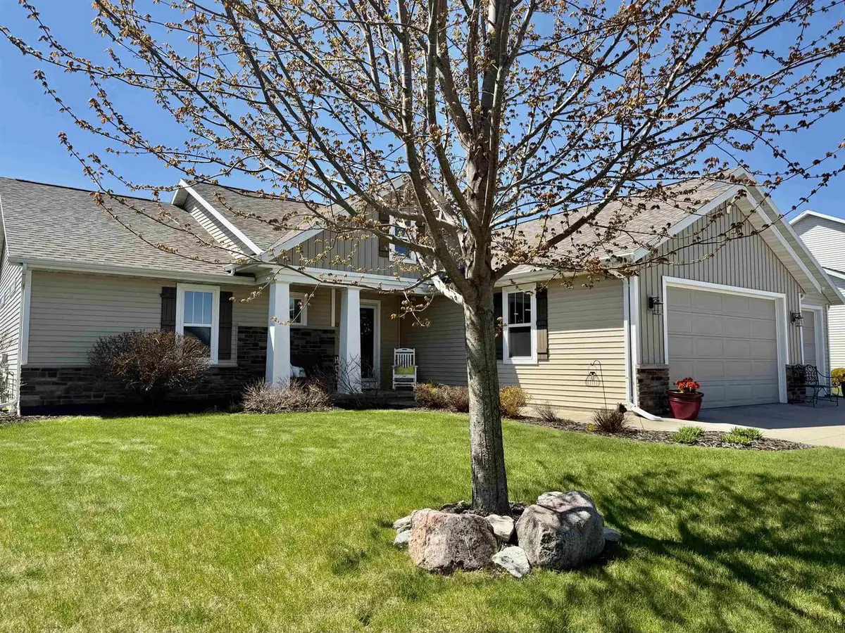 4873 W JACK PINE COURT, Appleton, WI 54913 - #1
