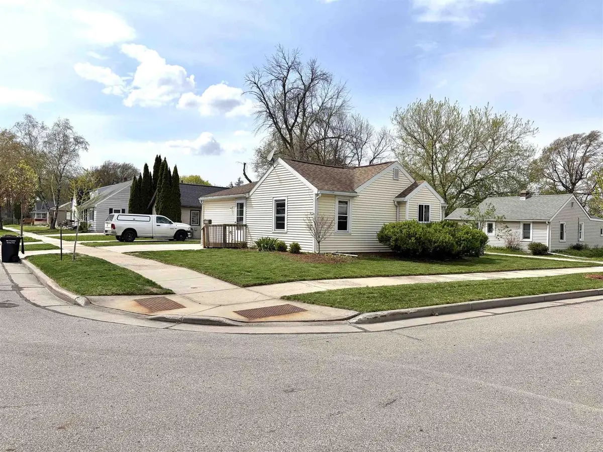 326 E WILSON AVENUE, Appleton, WI 54915 - #1