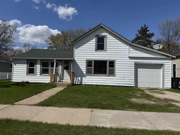 907 PARK AVENUE, Waupaca, WI 54981