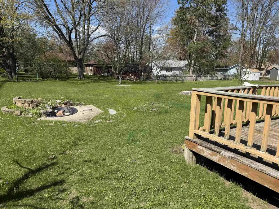 907 PARK AVENUE, Waupaca, WI 54981 - #3