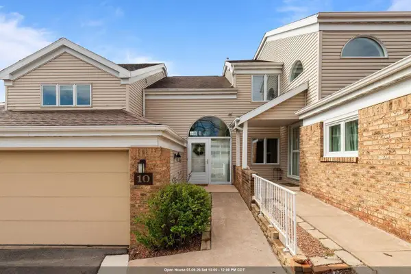 10 S LAWRENCE COURT, Appleton, WI 54911