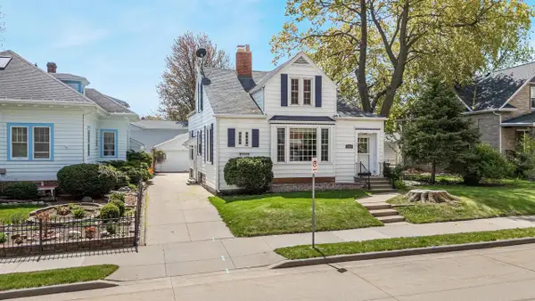 1119 E PARKWAY AVENUE, Oshkosh, WI 54901