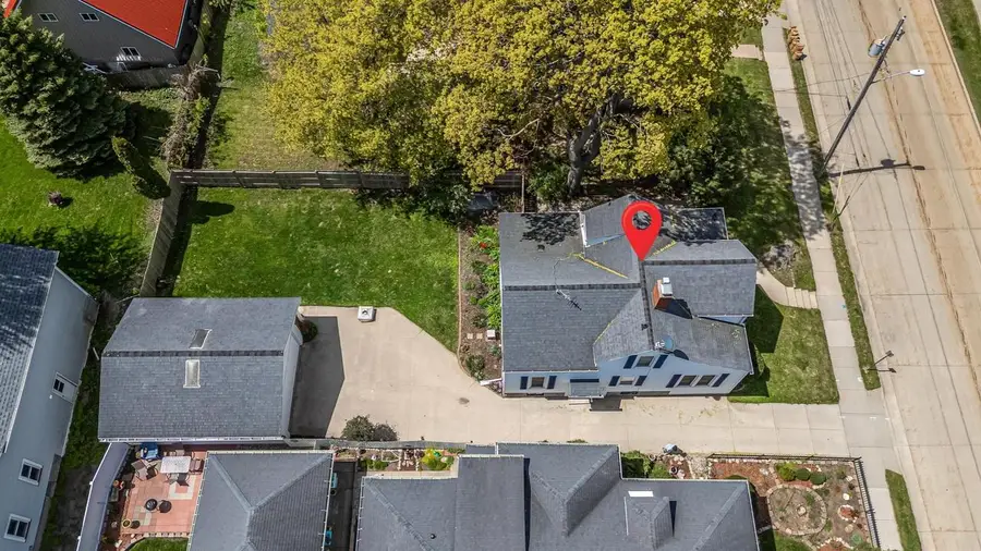 1119 E PARKWAY AVENUE, Oshkosh, WI 54901 - #3