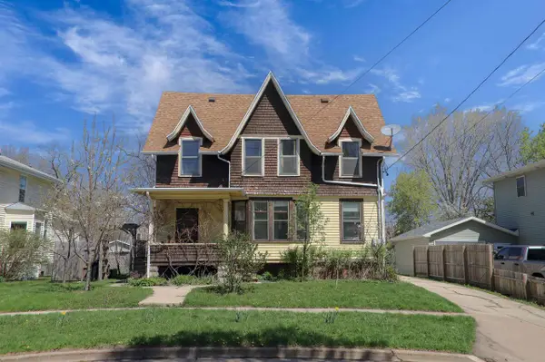 826 E WASHINGTON STREET, Appleton, WI 54911