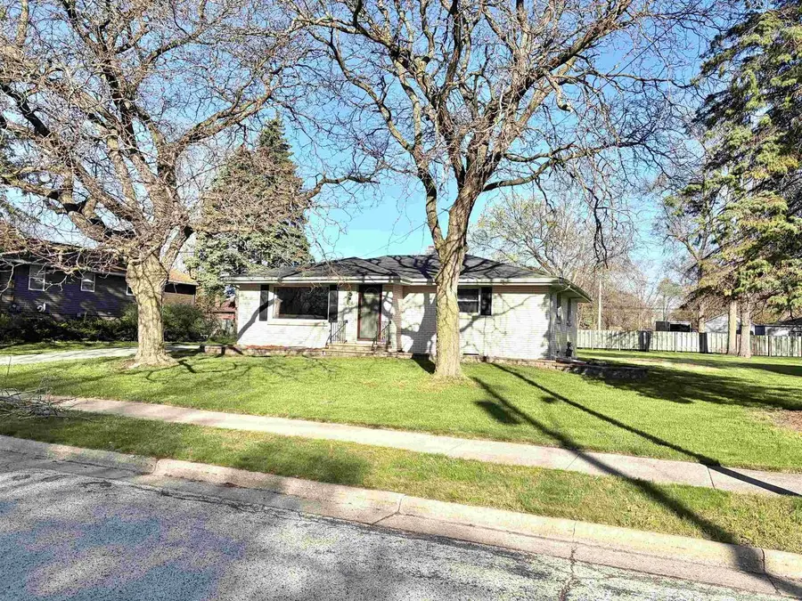 916 LONDON STREET, Menasha, WI 54952 - #2