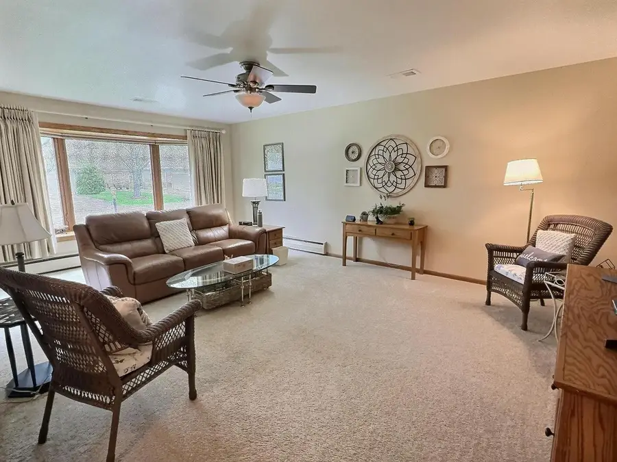 425 GLENDALE AVENUE, Oshkosh, WI 54901 - #3