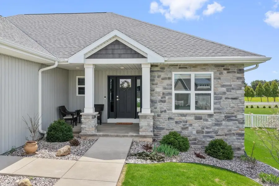 3492 MAYAPPLE DRIVE, Green Bay, WI 54311 - #3