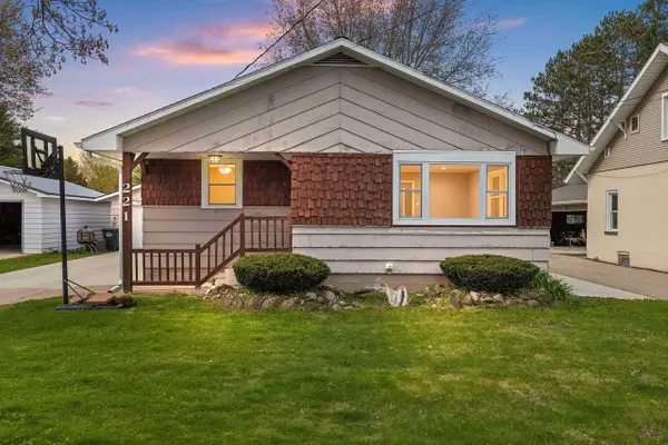 221 RIVER HEIGHTS, Shawano, WI 54166