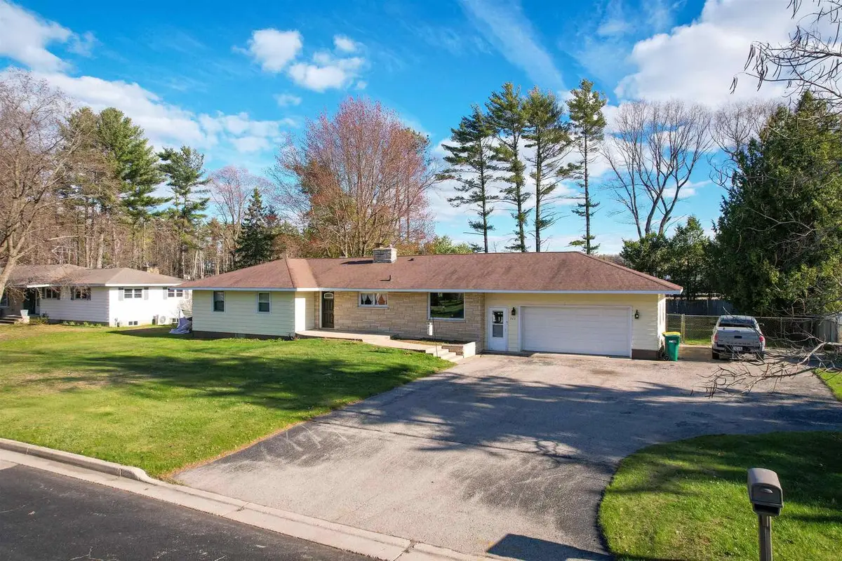 929 EDGEWOOD CIRCLE, Marinette, WI 54143 - #1