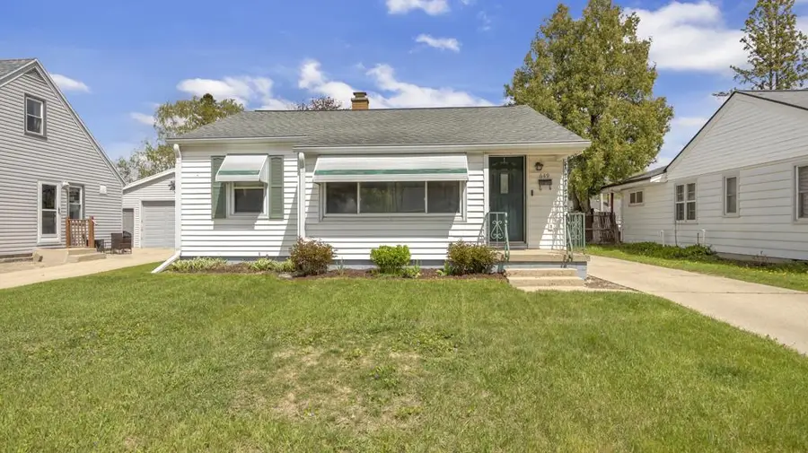 649 Indiana AVENUE, West Bend, WI 53095 - #2