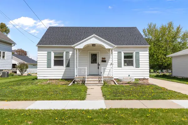 672 W 8TH AVENUE, Oshkosh, WI 54902