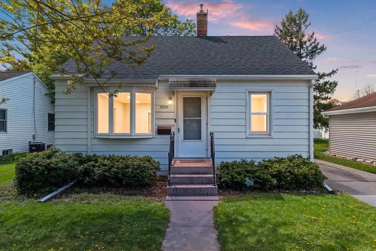 1715 DELAWARE STREET, Oshkosh, WI 54902 - #1