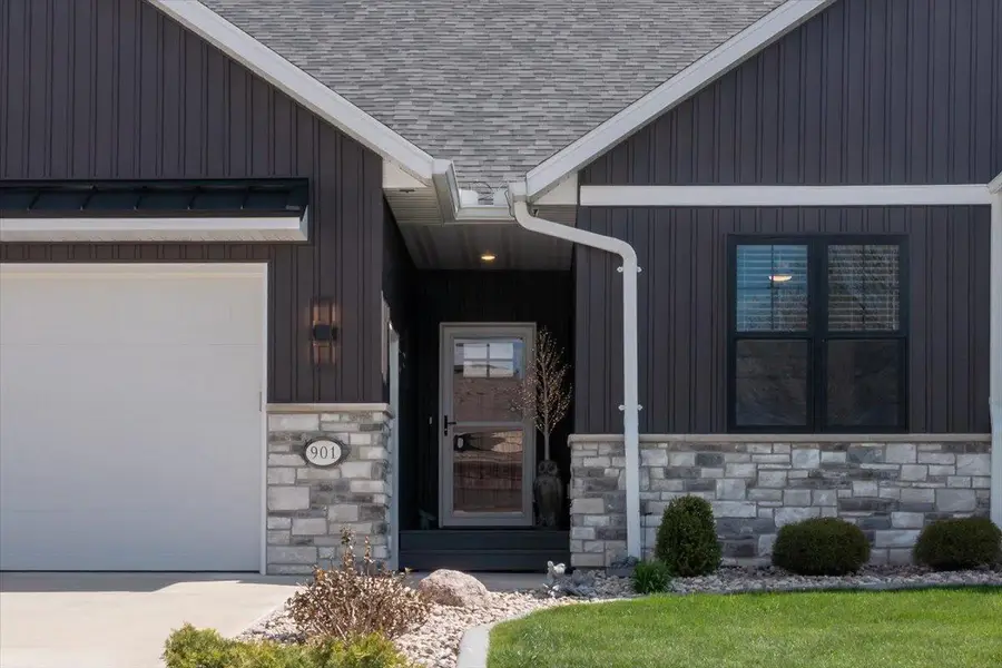 901 CLOVER COURT, Menasha, WI 54952 - #3
