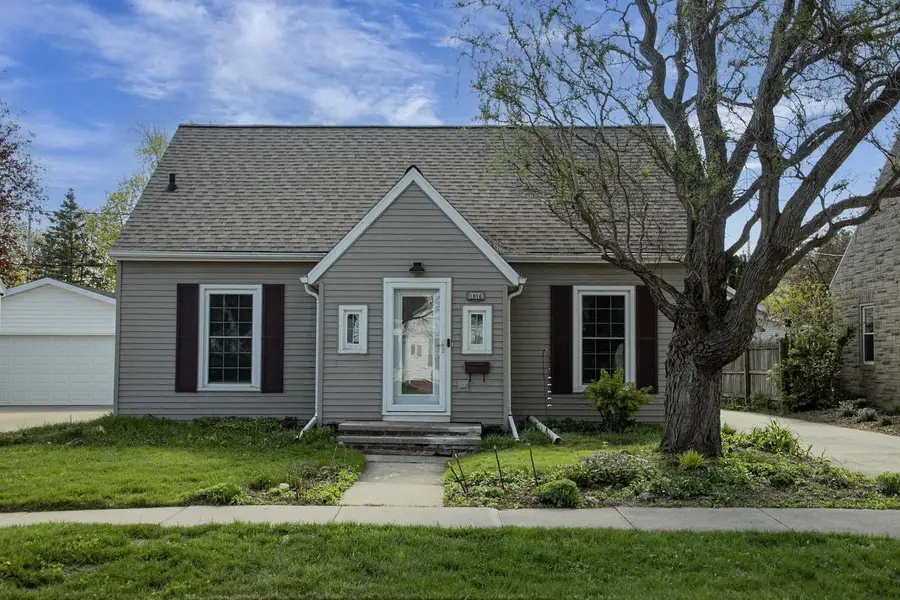1916 N CLARK STREET, Appleton, WI 54911 - #2