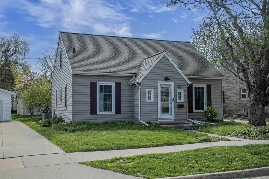 1916 N CLARK STREET, Appleton, WI 54911 - #3