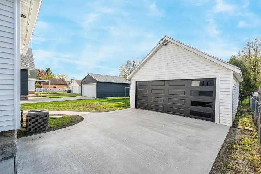 1421 CEDAR STREET, Oshkosh, WI 54901 - #3