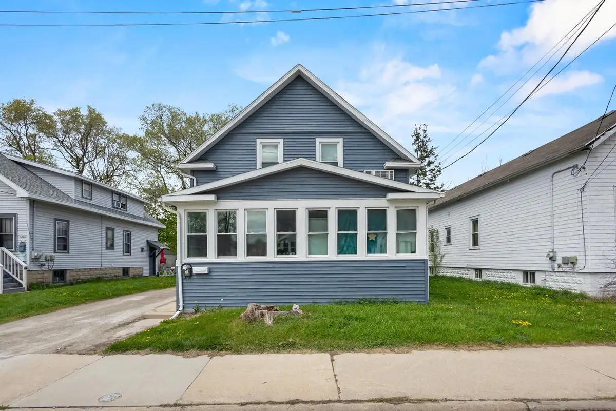 438 W 9TH AVENUE, Oshkosh, WI 54901 - #1