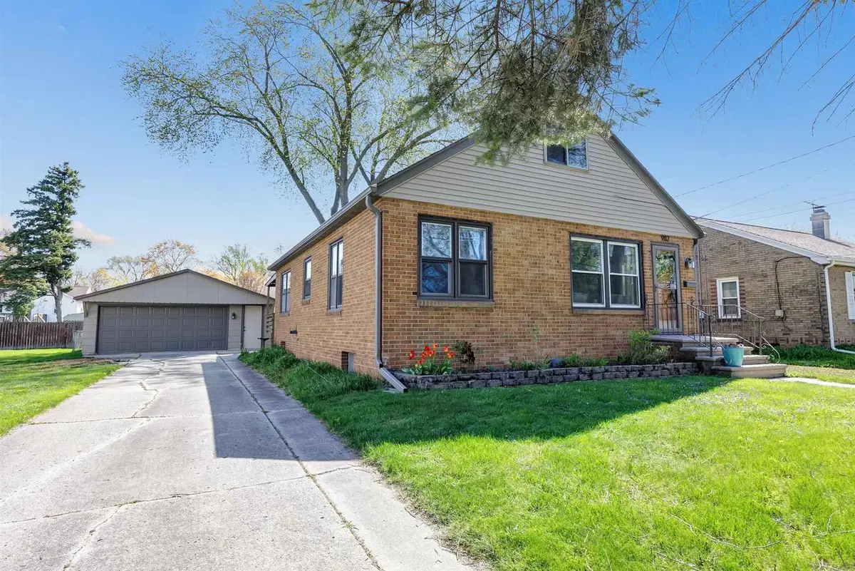 982 HOLZER STREET, Green Bay, WI 54303 - #1
