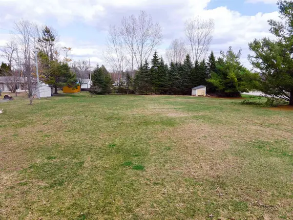 2525 BREEZEWOOD LANE, Neenah, WI 54956