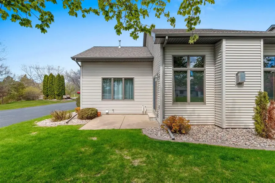 800 EAST RIVER DRIVE  #F, De Pere, WI 54115 - #2