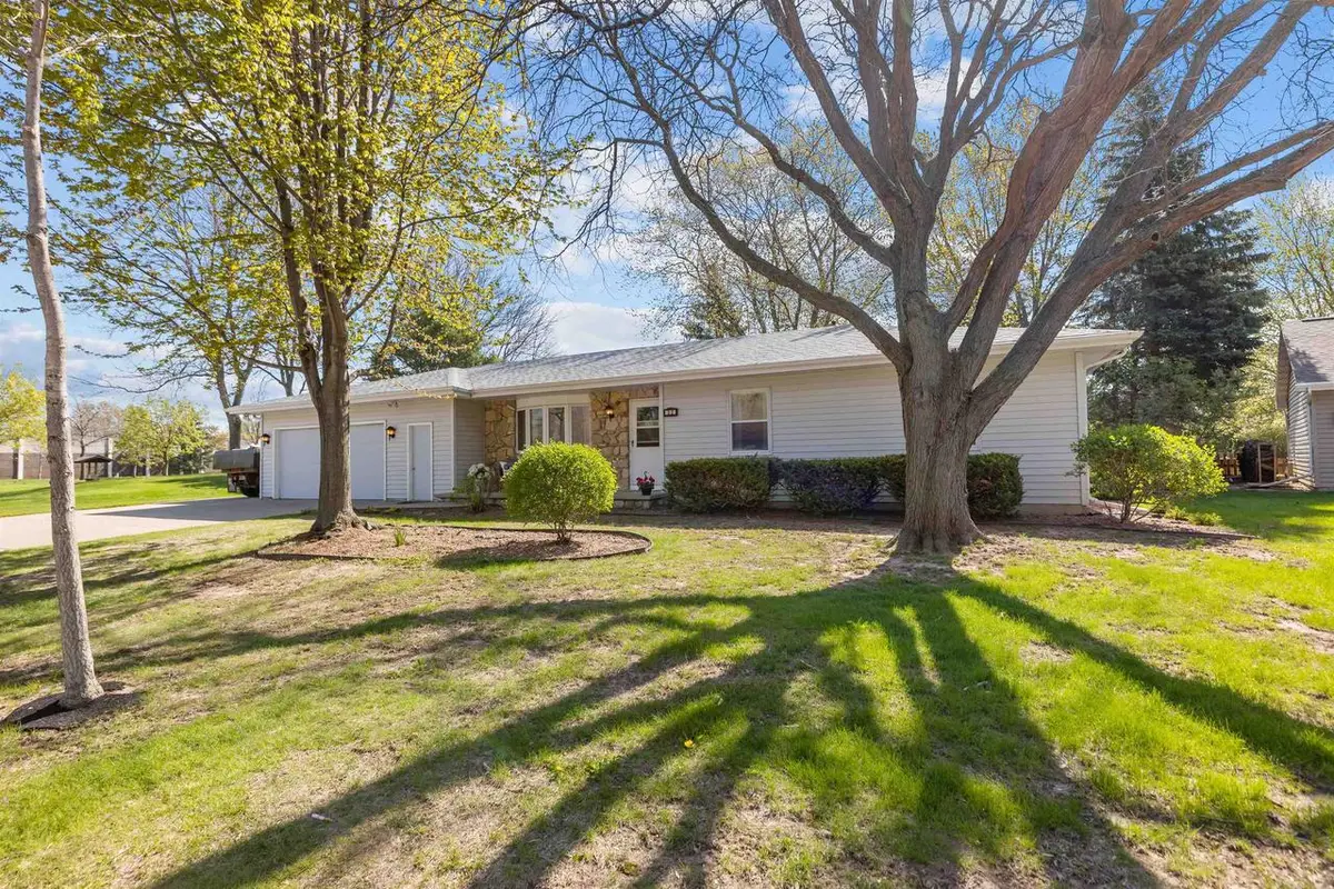32 THISTLE DOWN COURT, Appleton, WI 54915 - #1