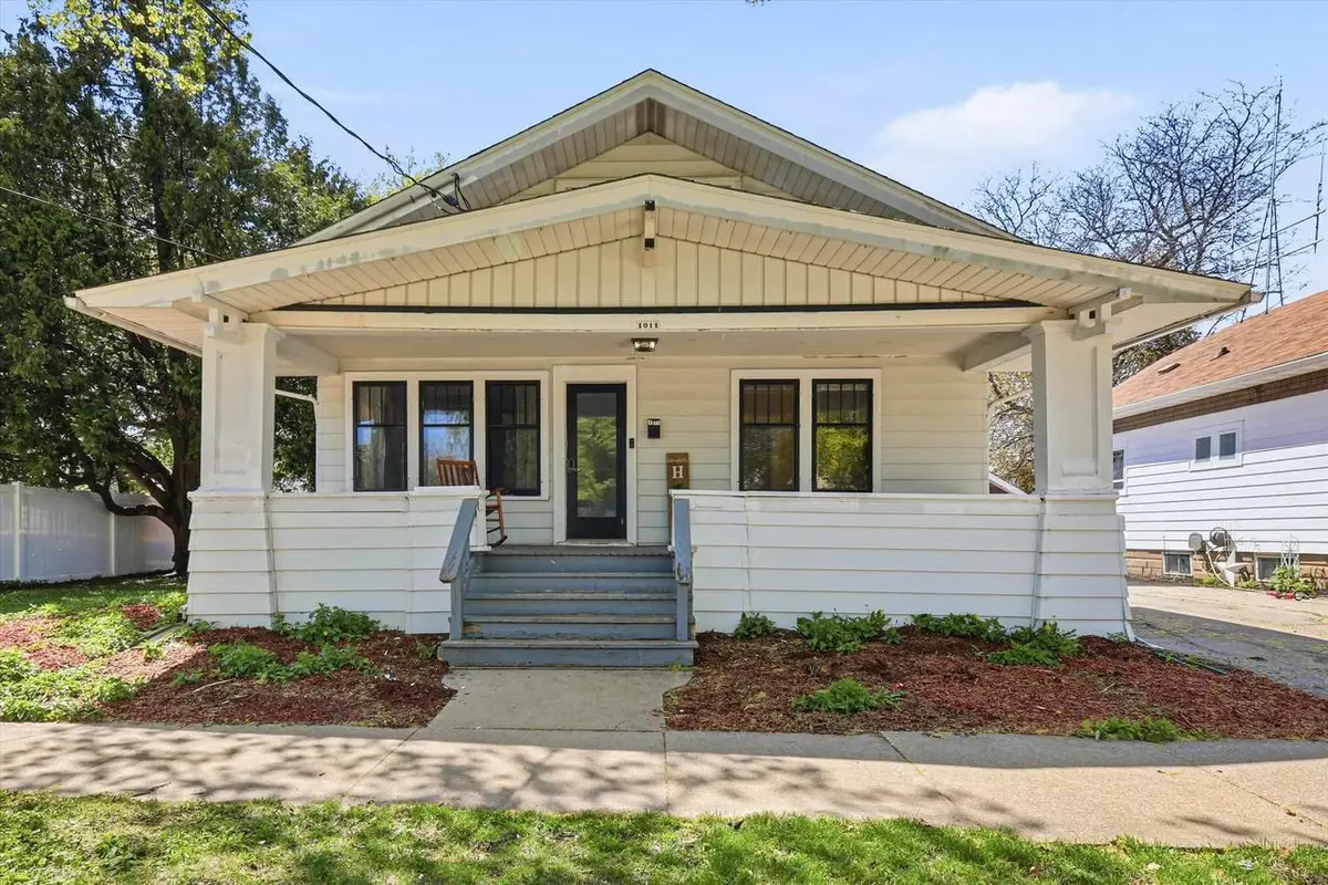 1011 N FAIR STREET, Appleton, WI 54911 - #1
