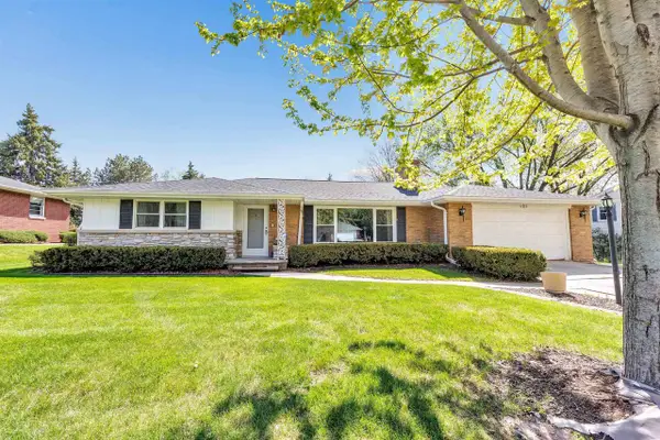 121 ST FRANCIS DRIVE, Green Bay, WI 54301