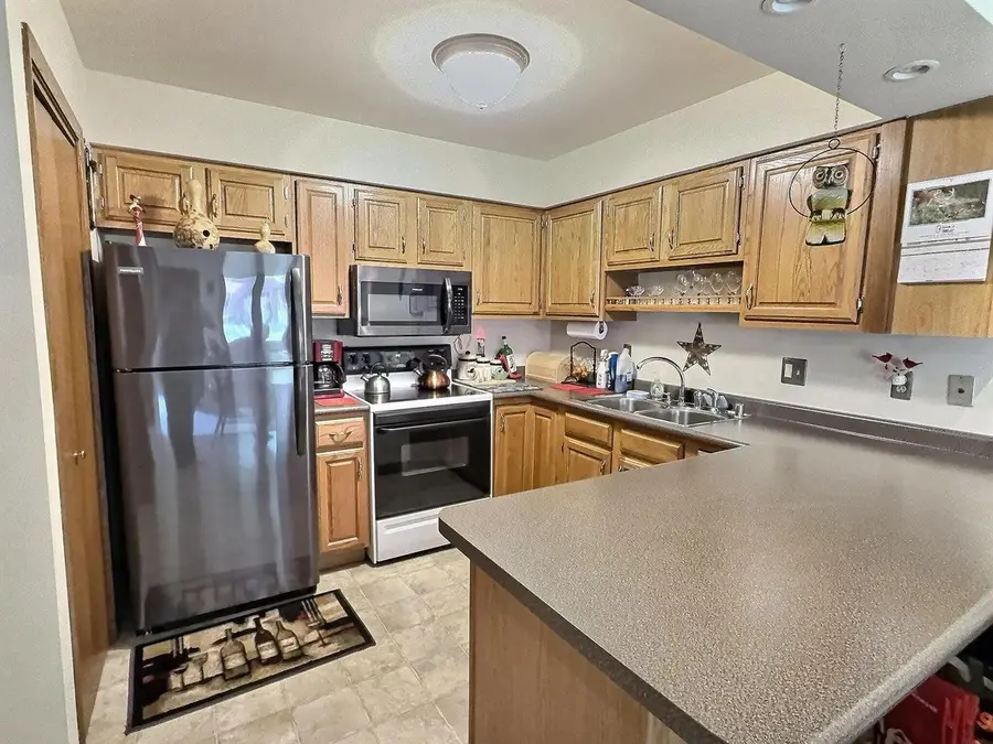 2230 MEADOWBROOK COURT, Oshkosh, WI 54904 - #3