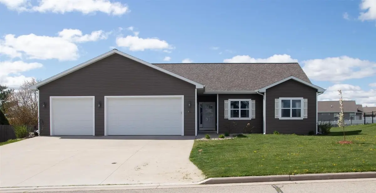 306 GREENBRIAR DRIVE, Hortonville, WI 54944 - #1